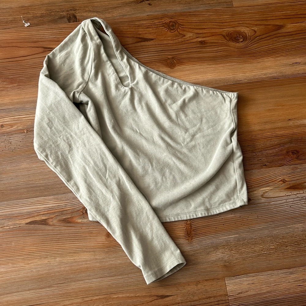 One shoulder tight long sleeve top